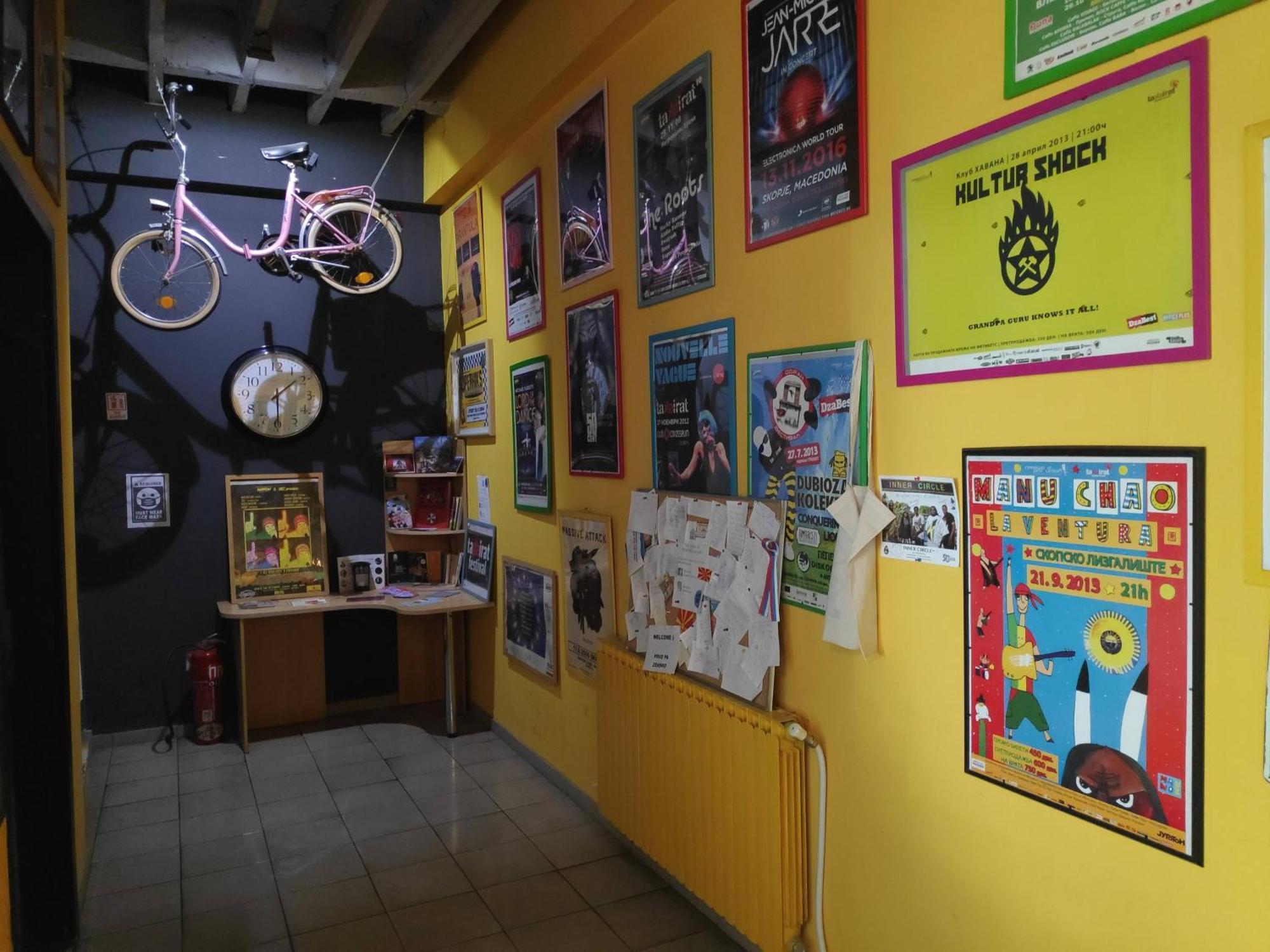 Hostel Log Inn Скопье Экстерьер фото