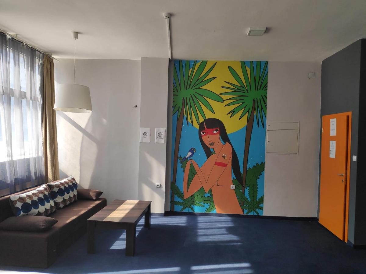 Hostel Log Inn Скопье Экстерьер фото