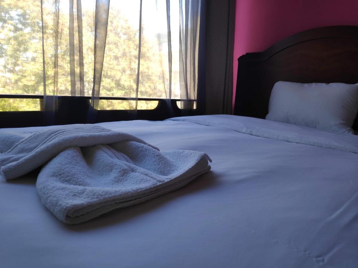 Hostel Log Inn Скопье Экстерьер фото