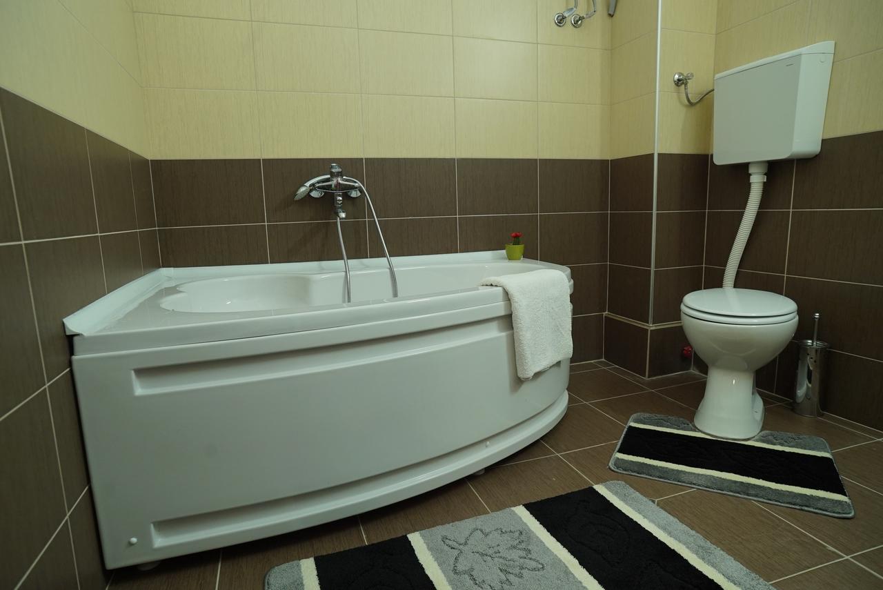 Hostel Log Inn Скопье Экстерьер фото