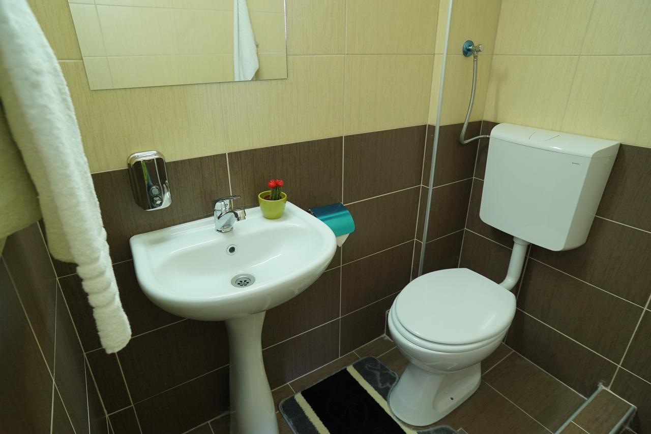 Hostel Log Inn Скопье Экстерьер фото