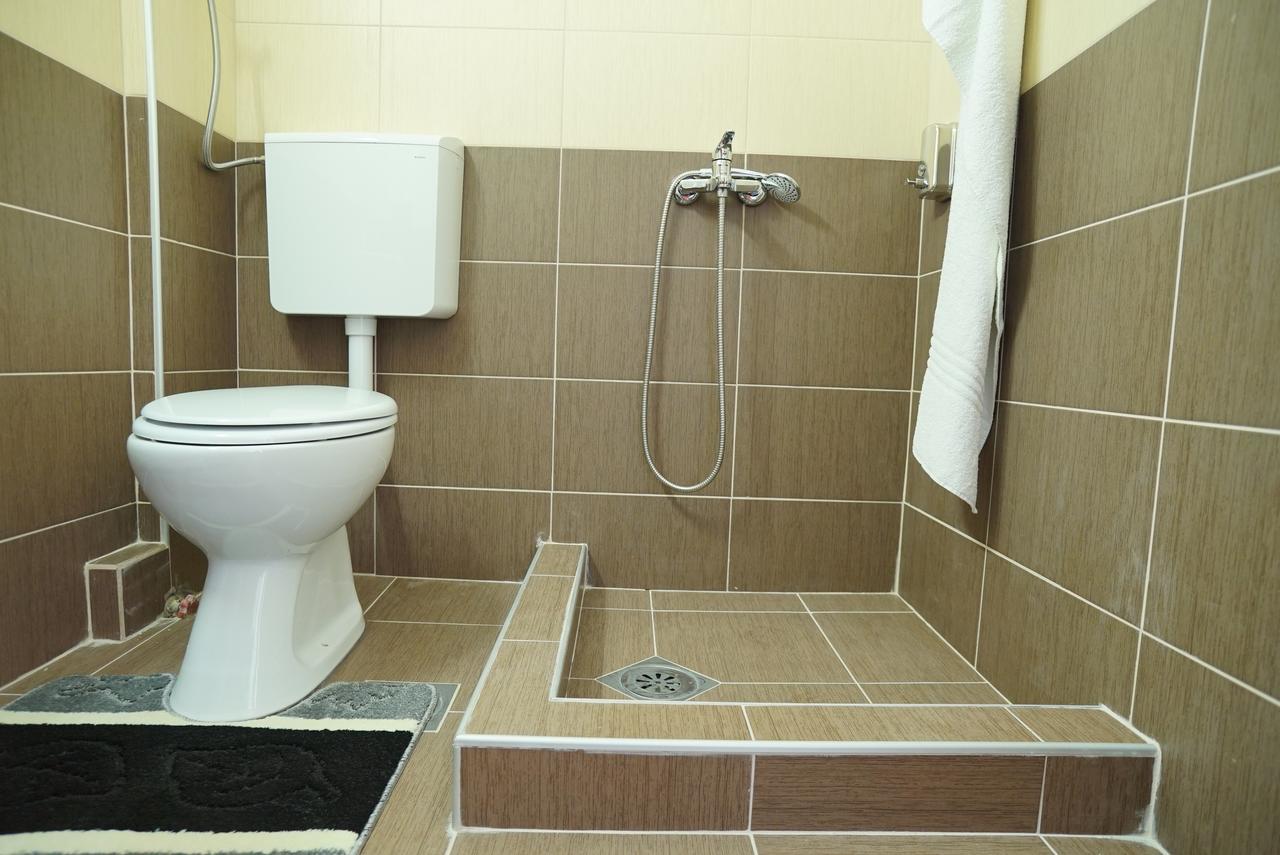 Hostel Log Inn Скопье Экстерьер фото