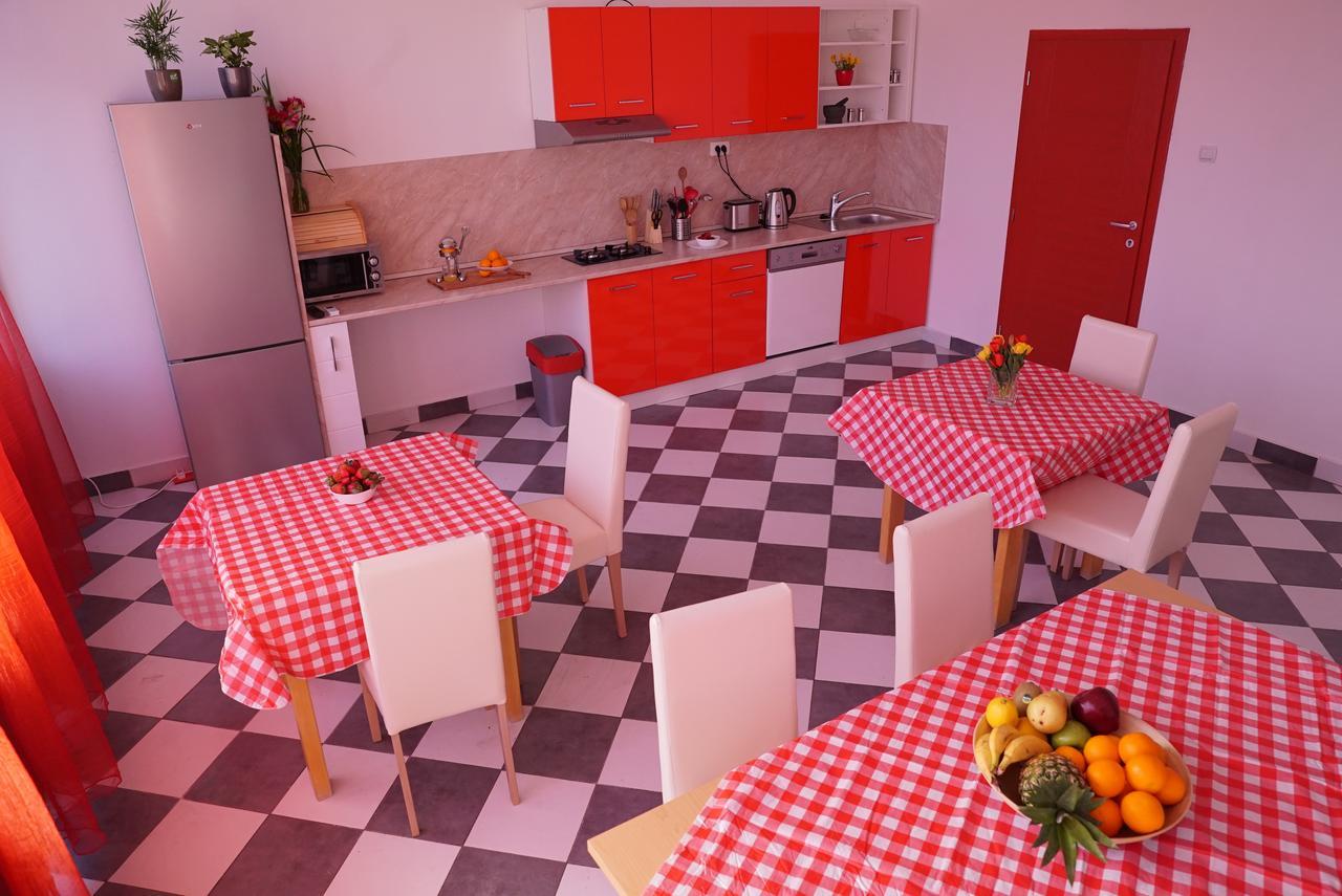 Hostel Log Inn Скопье Экстерьер фото