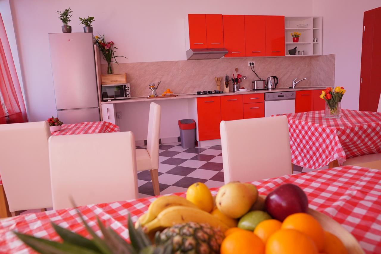 Hostel Log Inn Скопье Экстерьер фото