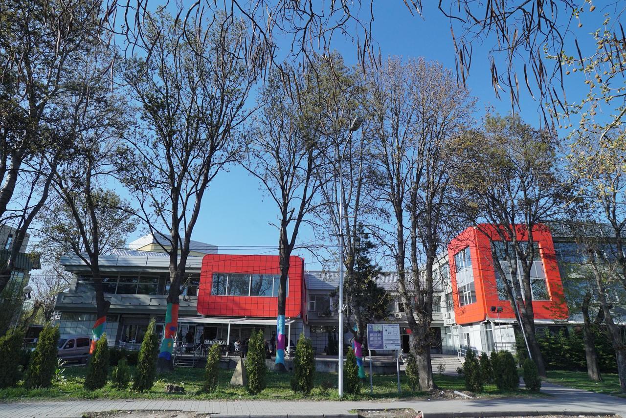 Hostel Log Inn Скопье Экстерьер фото