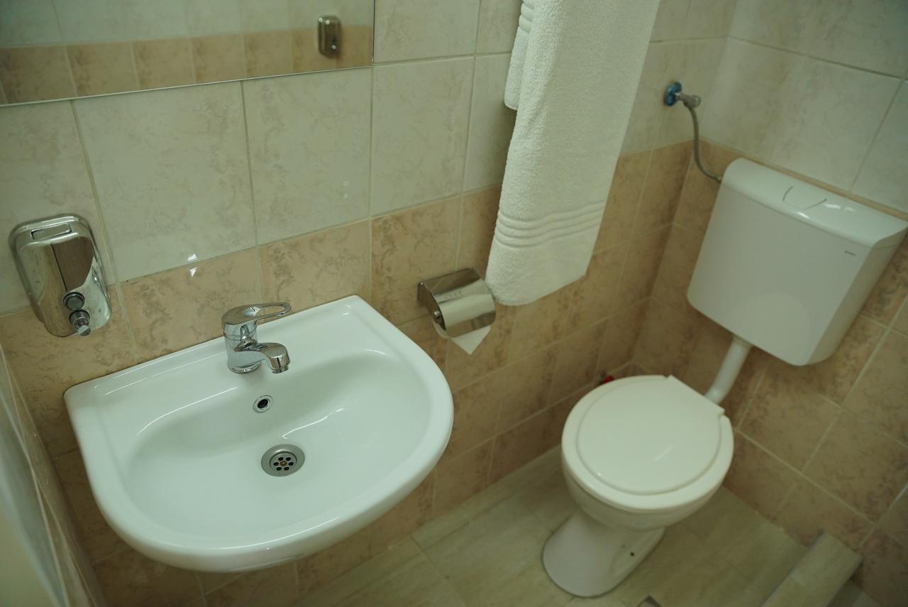 Hostel Log Inn Скопье Экстерьер фото
