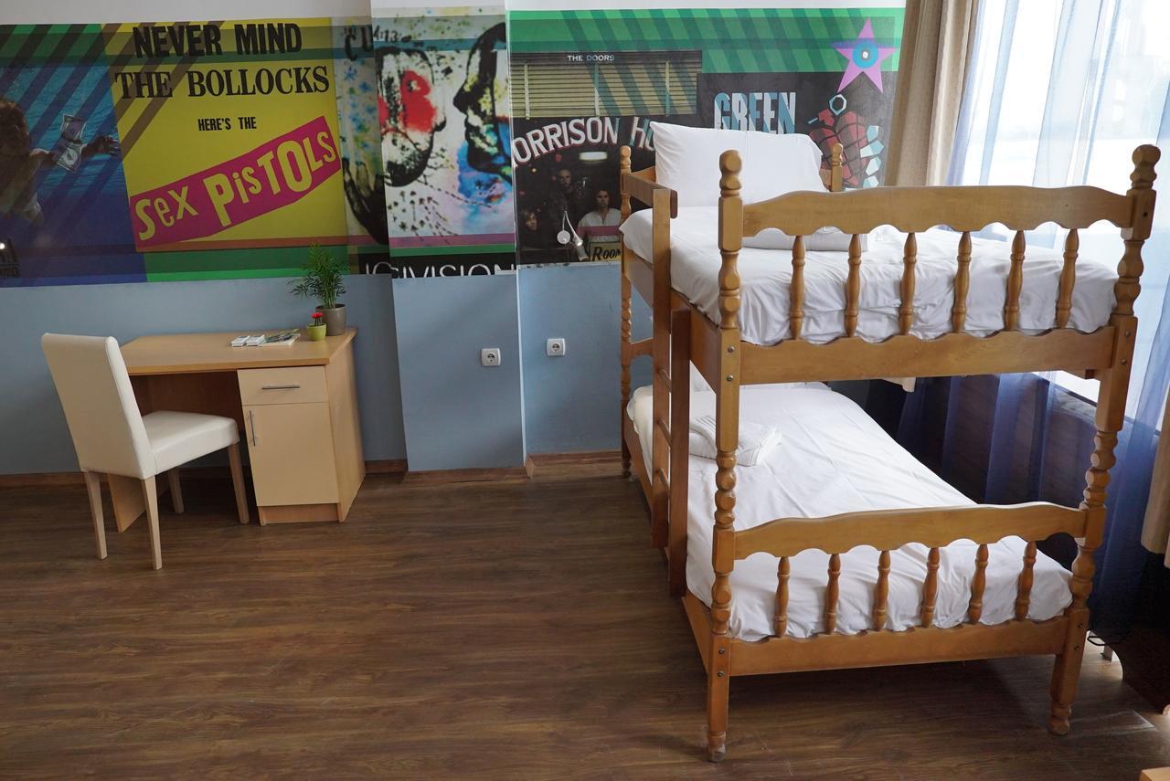 Hostel Log Inn Скопье Экстерьер фото